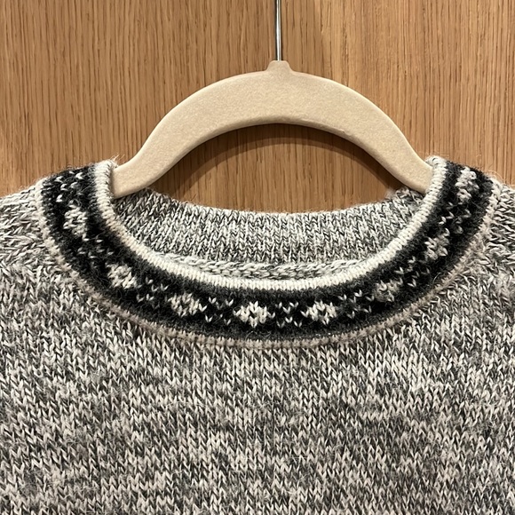 Hand knit fair isle wool crew neck sweater - Picture 3 of 3